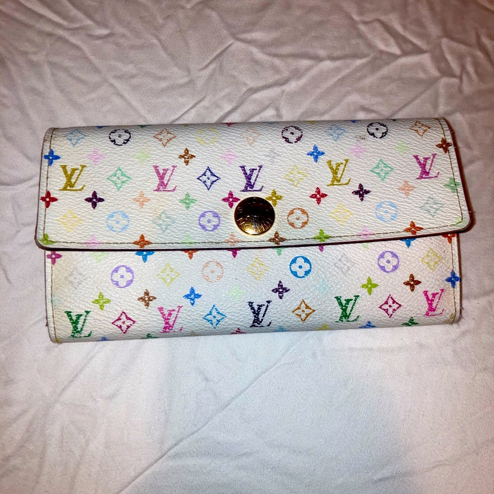 Louis Vuitton White Monogram Multicolor
Sarah Wallet